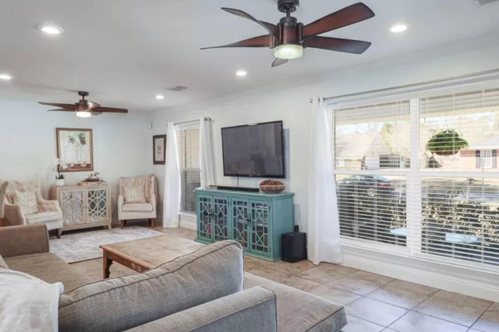 4/3 Home Centrally Located, Beach, Casino, Airport, Dining, Golfing, Shopping, Entertainment Gulfport Exteriör bild